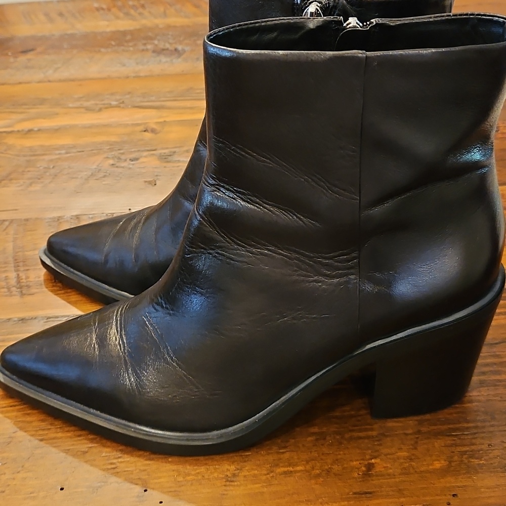 Vince Camuto Black Leather Pointed-Toe Ankle Side Zip Boots . Worn Once - Picture 4 of 12